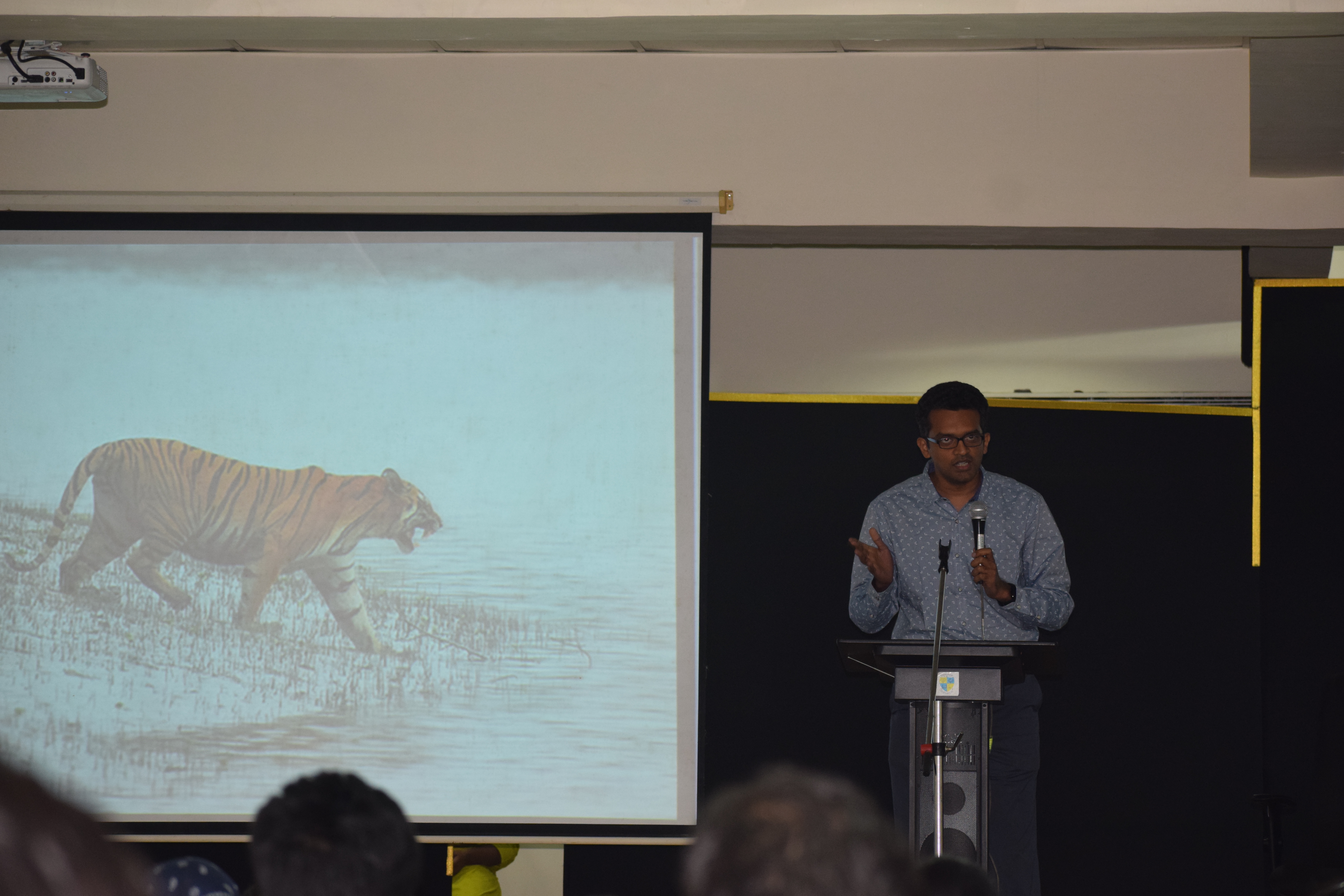 DR. MANAS MANJREKAR.JPG
