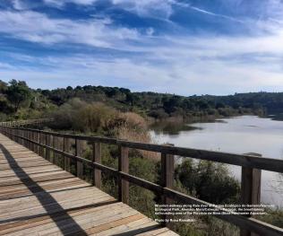 Wooden walkway along Raia river at Parque Ecológico do Gameiro/Gameiro Ecological Park, Alentejo, Mora/Cabeção – Portugal, the breathtaking surrounding area of the Fluviário de Mora (Mora Freshwater Aquarium).